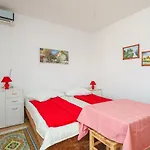 And Josipa Apartment *