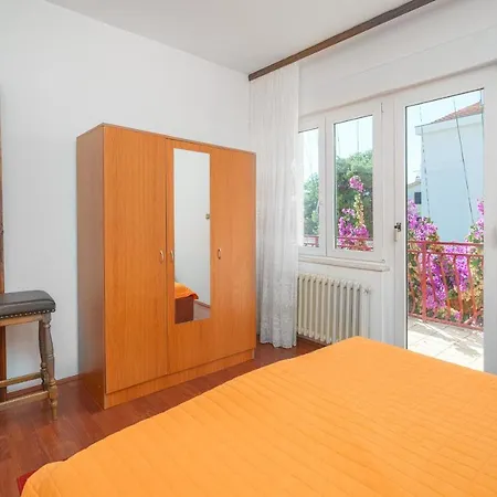 And Josipa Apartment *