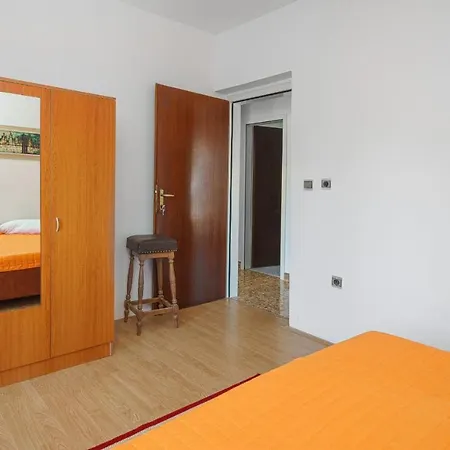 And Josipa Apartment *