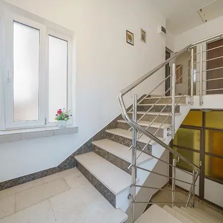 And Josipa Apartment *