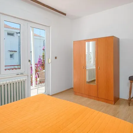 Apartment And Josipa Vodice