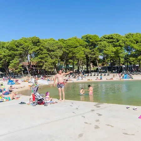 And Josipa דירה *